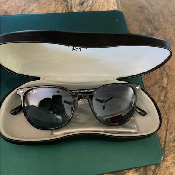 Brand New Ray Bans! - Picture 2 of 3